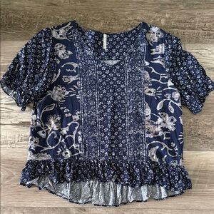 ⭐️Cute flowered top